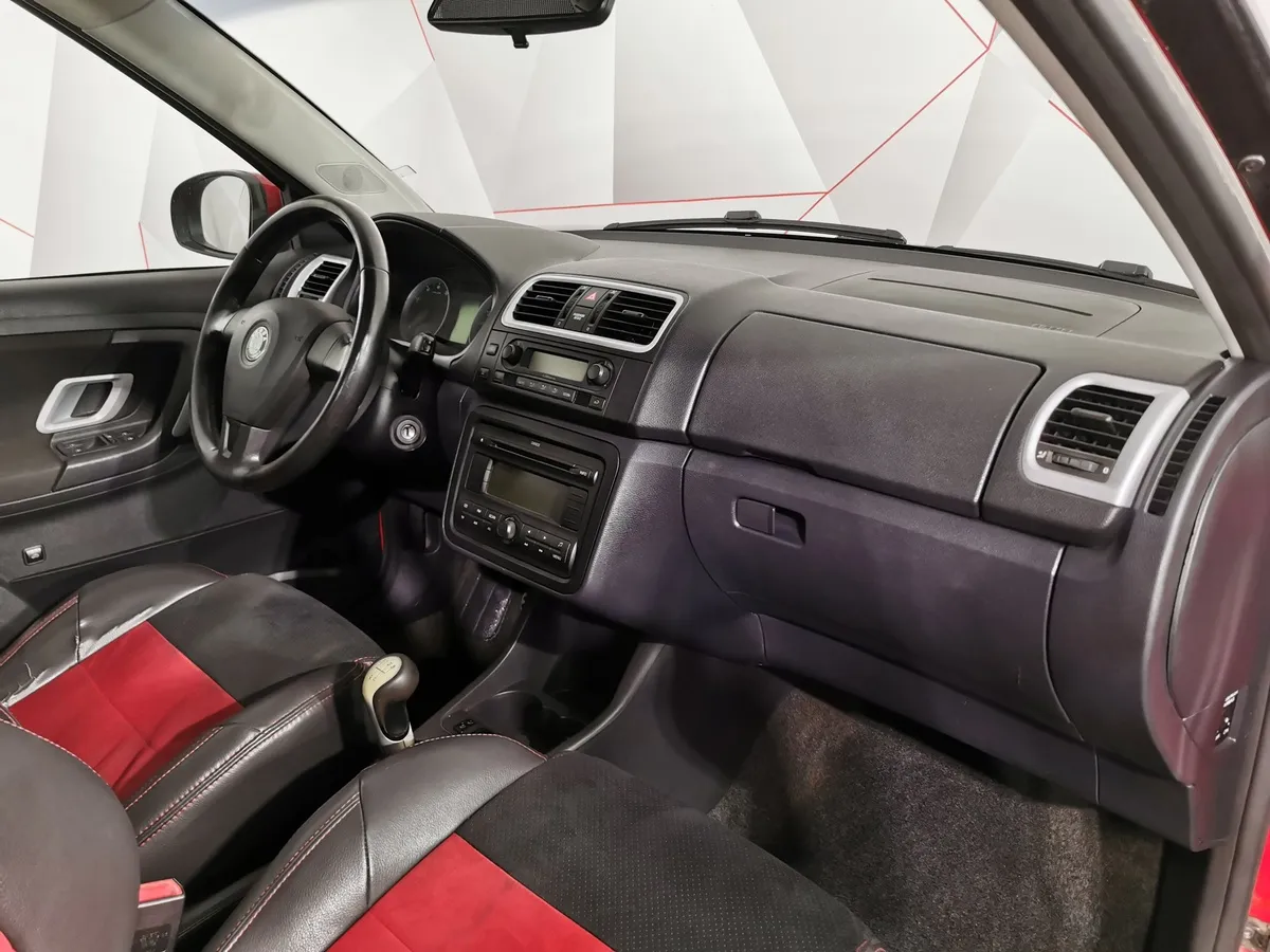 Skoda Fabia 1.6 MT (105 л.с.) Ambiente Красный в АВИЛОН. Слайд №12
