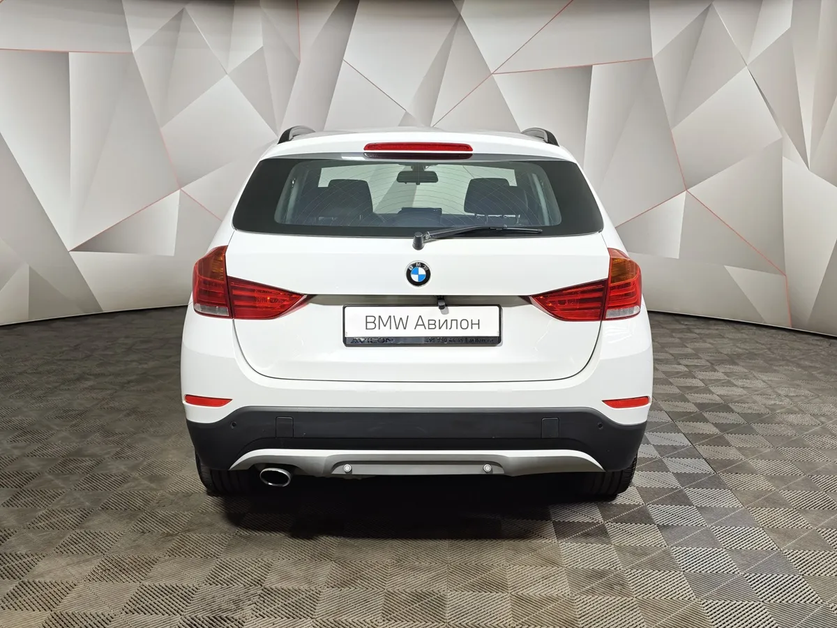 BMW X1 sDrive18i AT (150 л.с.) Белый в АВИЛОН. Слайд №4