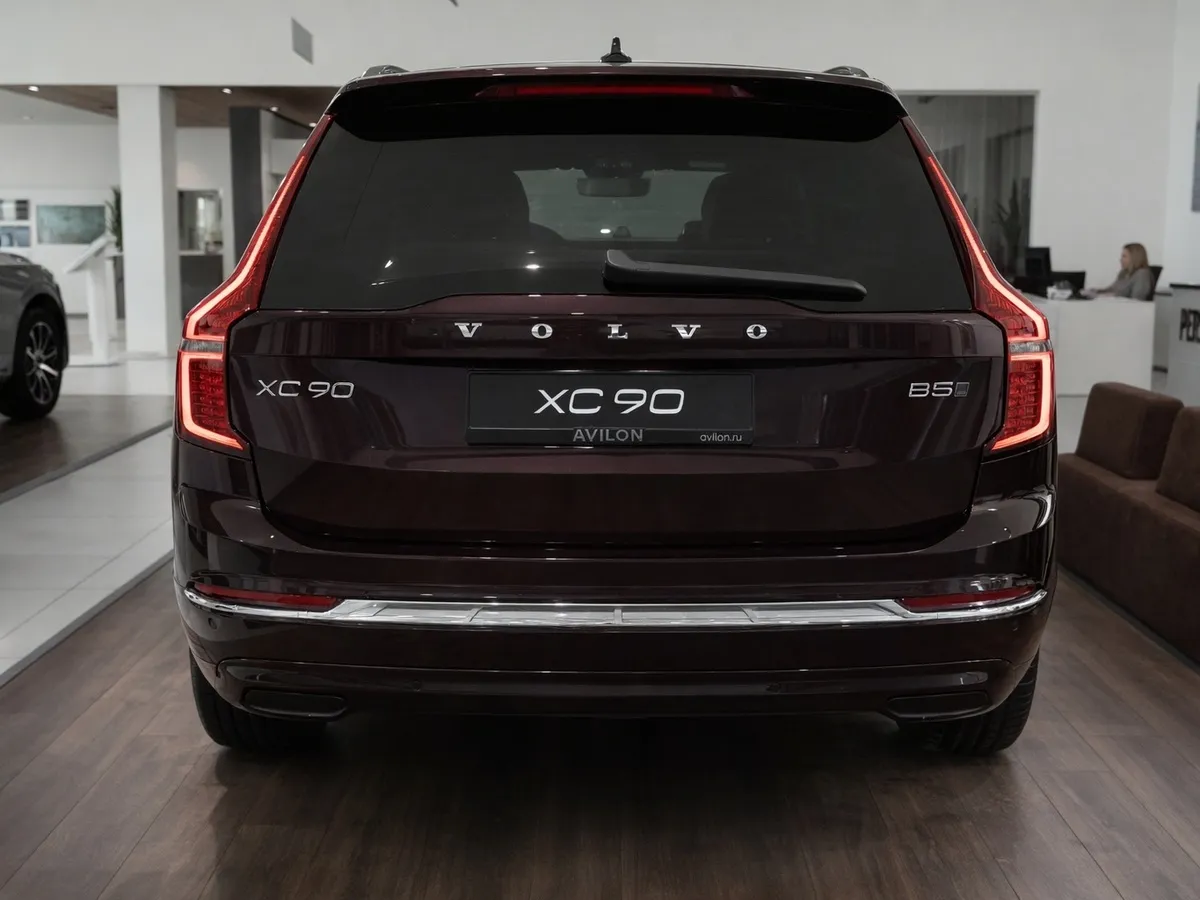 Volvo XC90 2.0 B5 mild hybrid AT AWD (7 мест) (250 л.с.) Ultra Bright Красный в АВИЛОН. Слайд №3