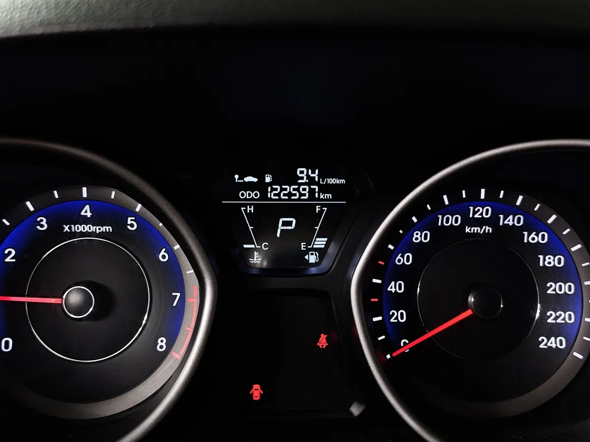 Hyundai Elantra 1.6 MT (132 л.с.) Comfort Черный в АВИЛОН. Слайд №17