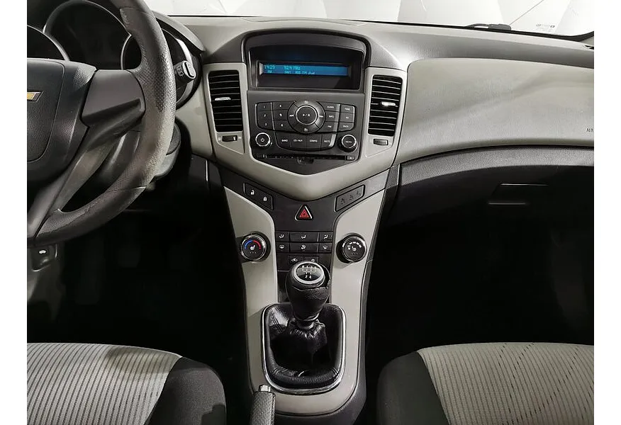 Chevrolet Cruze 1.6 MT (109 л.с.) Черный в АВИЛОН. Слайд №14