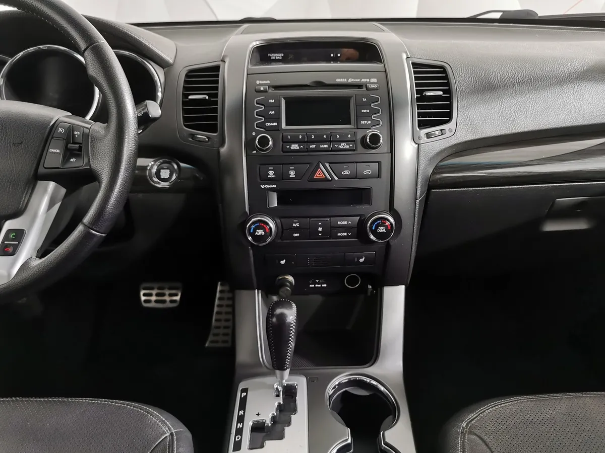 Kia Sorento 2.4 AT 4WD (175 л.с.) Comfort Серебристый в АВИЛОН. Слайд №15