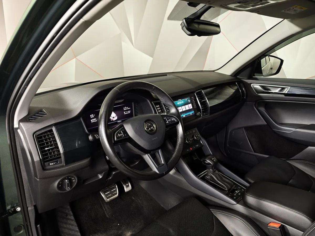 Skoda Kodiaq 2.0 TSI DSG 4X4 (180 л.с.) Зеленый в АВИЛОН. Слайд №18