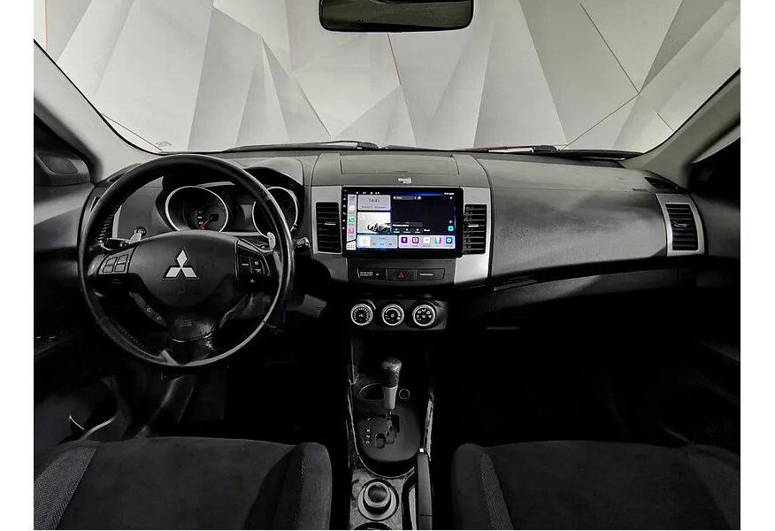 Mitsubishi Outlander 3.0 AT 4WD (220 л.с.) XL Бежевый в АВИЛОН. Слайд №14