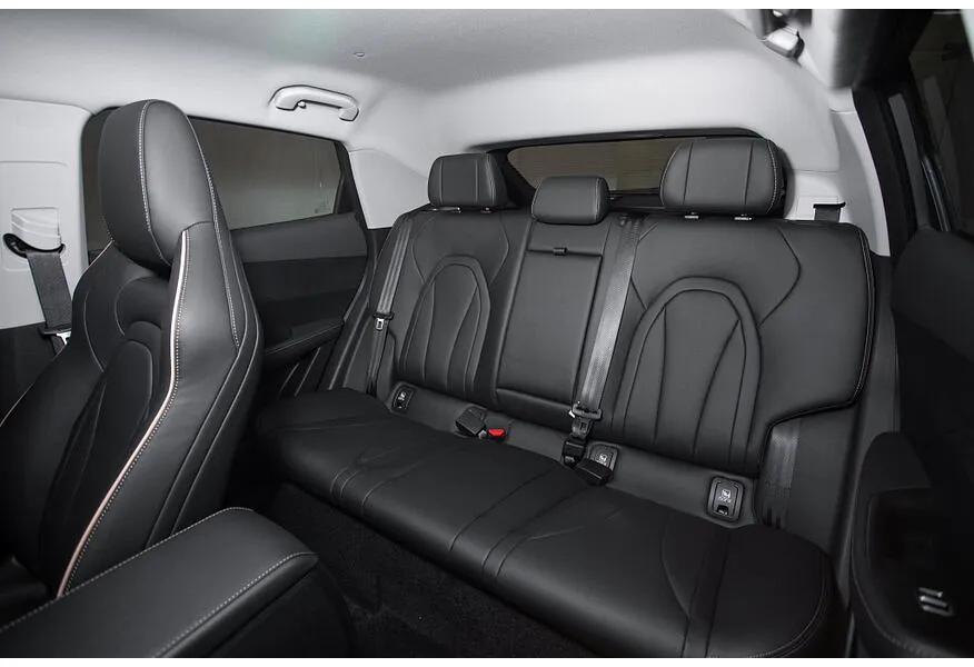 Omoda C5 1.6T DCT 4WD (150 л.с.) Drive Белый в АВИЛОН. Слайд №8