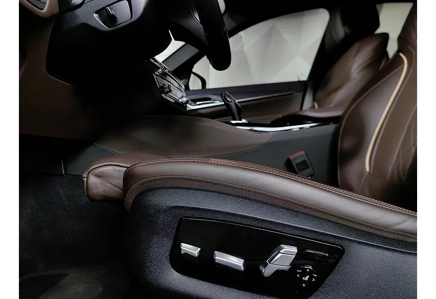 BMW 5 серия 530d xDrive Steptronic (249 л.с.) M Sport Plus Черный в АВИЛОН. Слайд №19