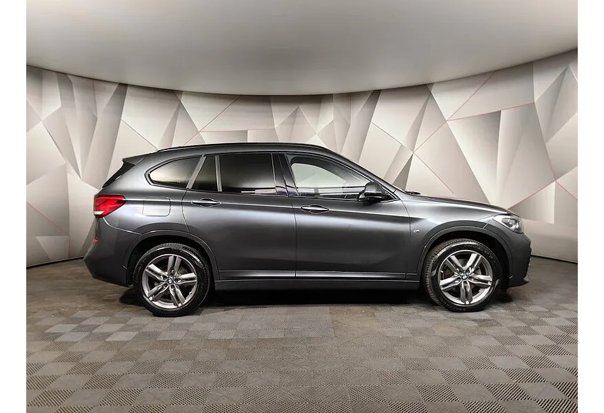 BMW X1 18d xDrive (150 л.с.) M Sport Серый в АВИЛОН. Слайд №6