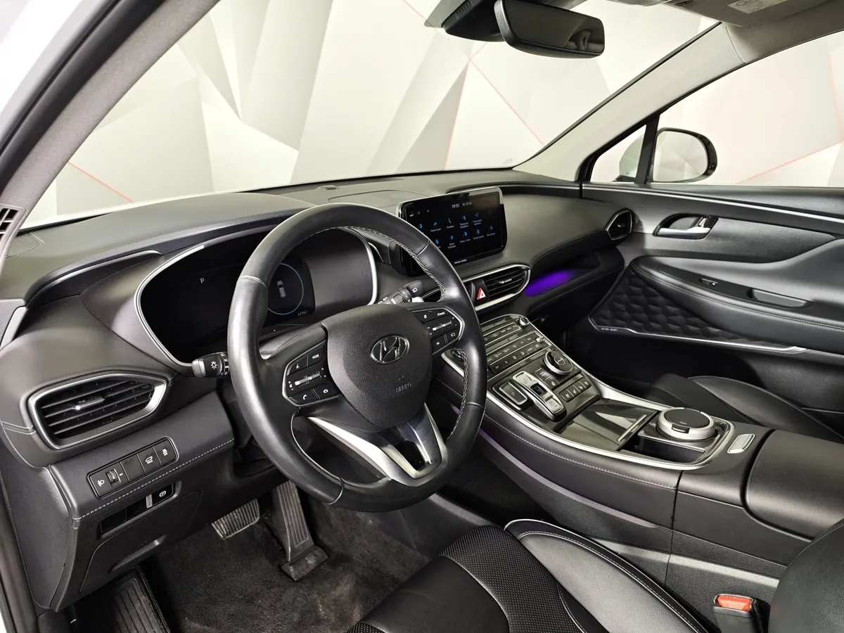 Hyundai Santa Fe 2.2 CRDi AWD 8AT (200 л.с.) Prestige Белый в АВИЛОН. Слайд №17 Hyundai Santa Fe 2.2 CRDi AWD 8AT (200 л.с.) Prestige Белый в АВИЛОН. Слайд №17