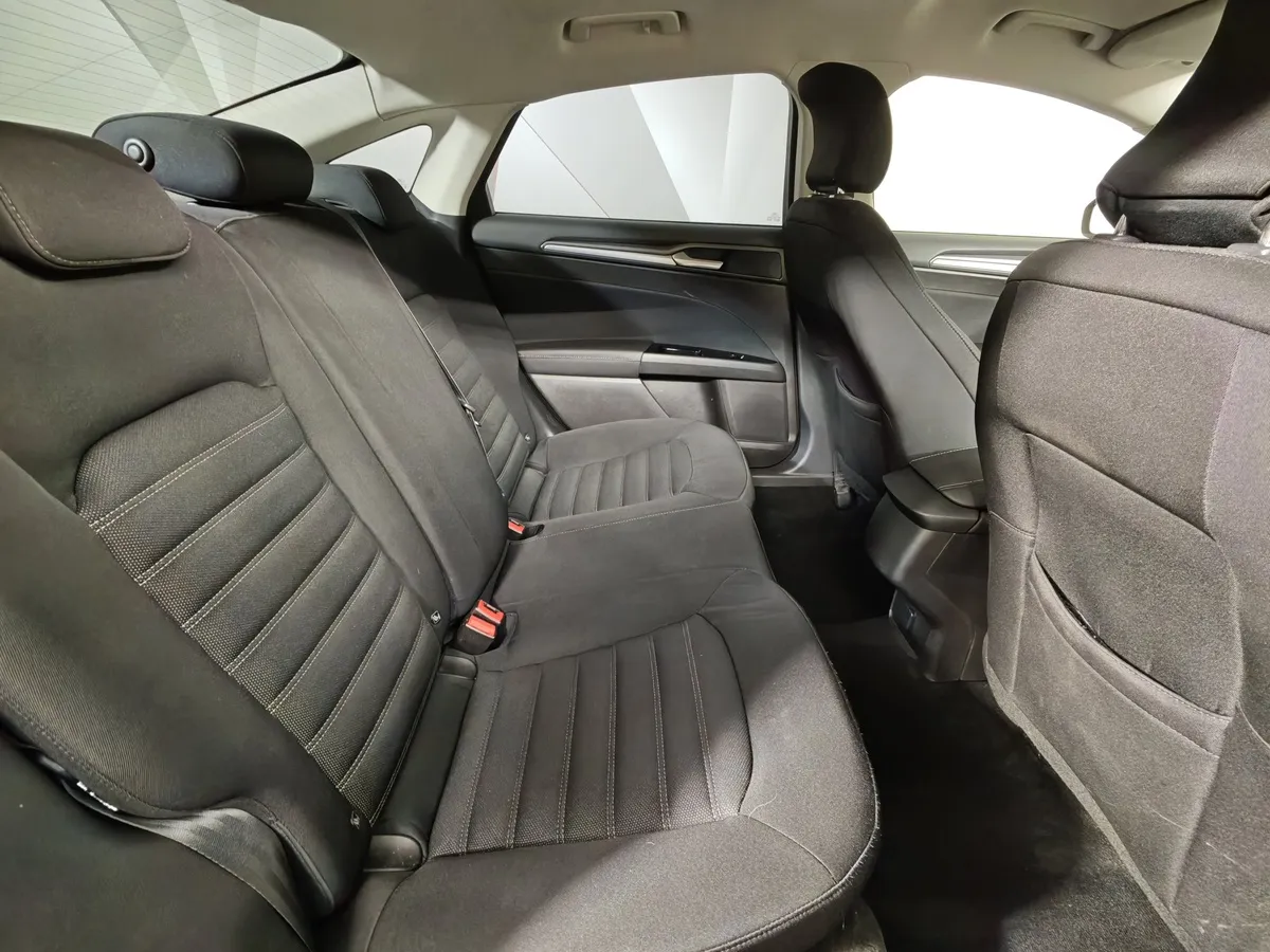 Ford Mondeo 2.5 AT (149 л.с.) Ambiente Белый в АВИЛОН. Слайд №16