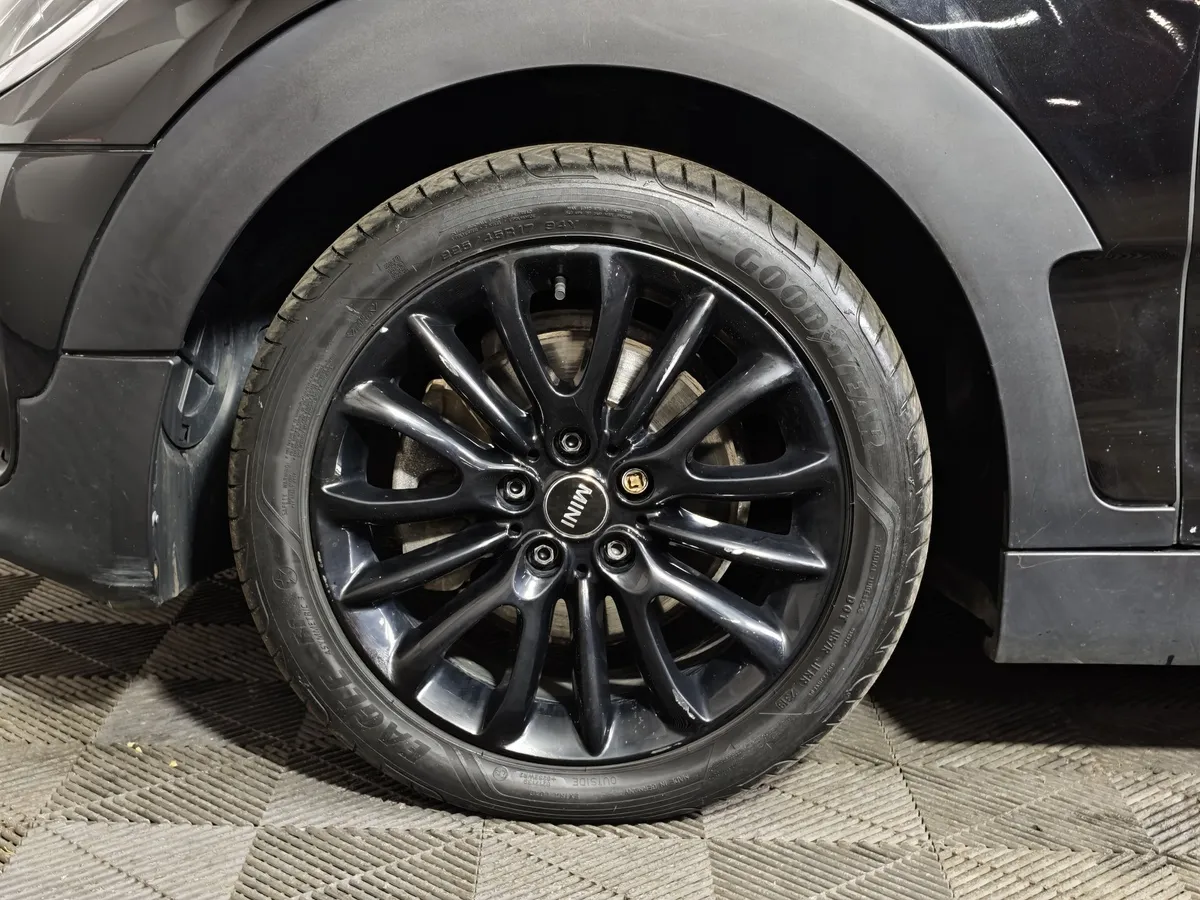 MINI Clubman Cooper 1.5 AT (136 л.с.) Черный в АВИЛОН. Слайд №7
