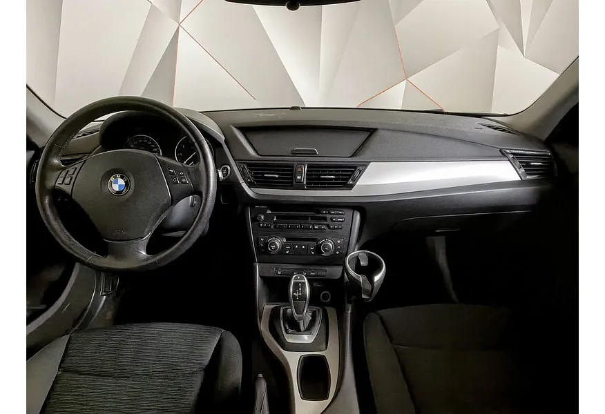 BMW X1 xDrive20i AT (184 л.с.) Базовая. Локальная сборка Коричневый в АВИЛОН. Слайд №7