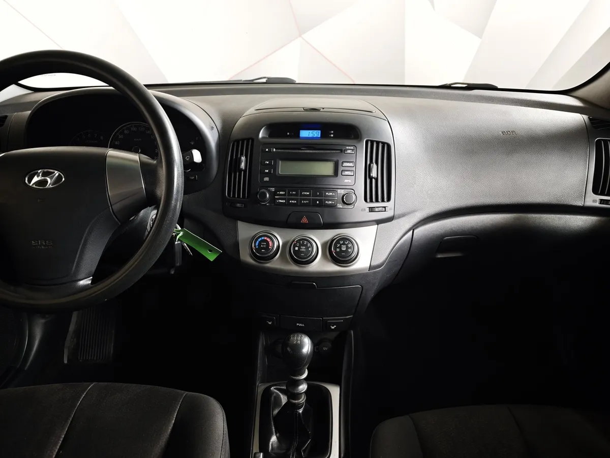 Hyundai Elantra 1.6 MT (105 л.с.) Черный в АВИЛОН. Слайд №13