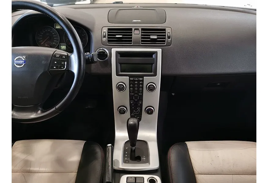 Volvo S40 2.0 Powershift (145 л.с.) Оранжевый в АВИЛОН. Слайд №15