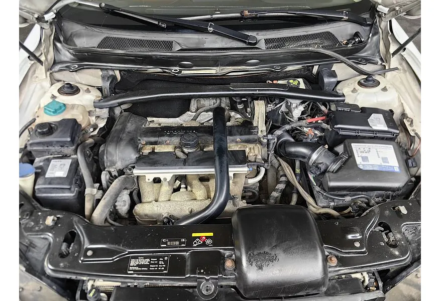 Volvo XC90 2.5 T5 Geartronic AWD (5 мест) (210 л.с.) Белый в АВИЛОН. Слайд №11