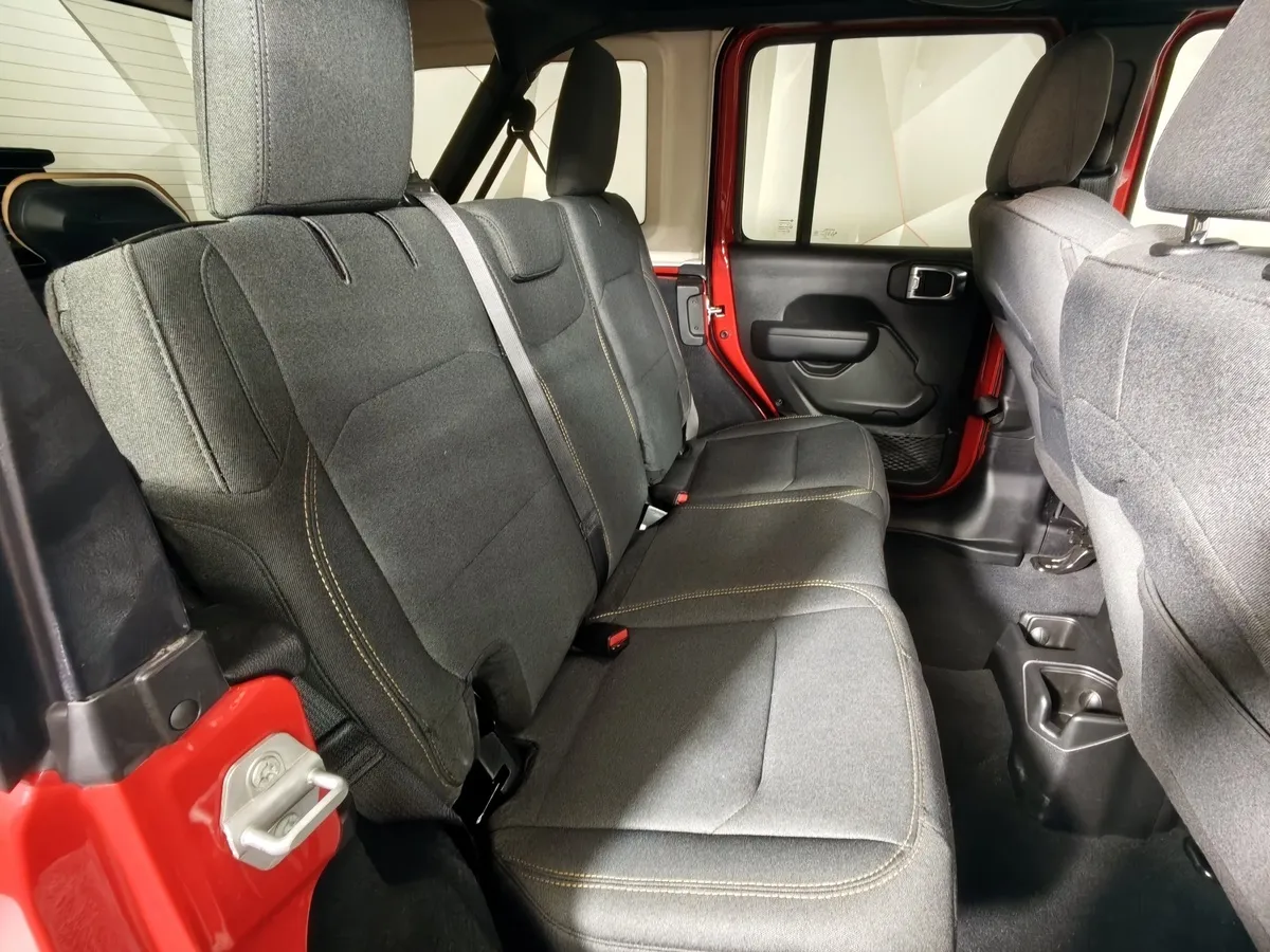 Jeep Wrangler 2.0 AT AWD (272 л.с.) Sport Красный в АВИЛОН. Слайд №16