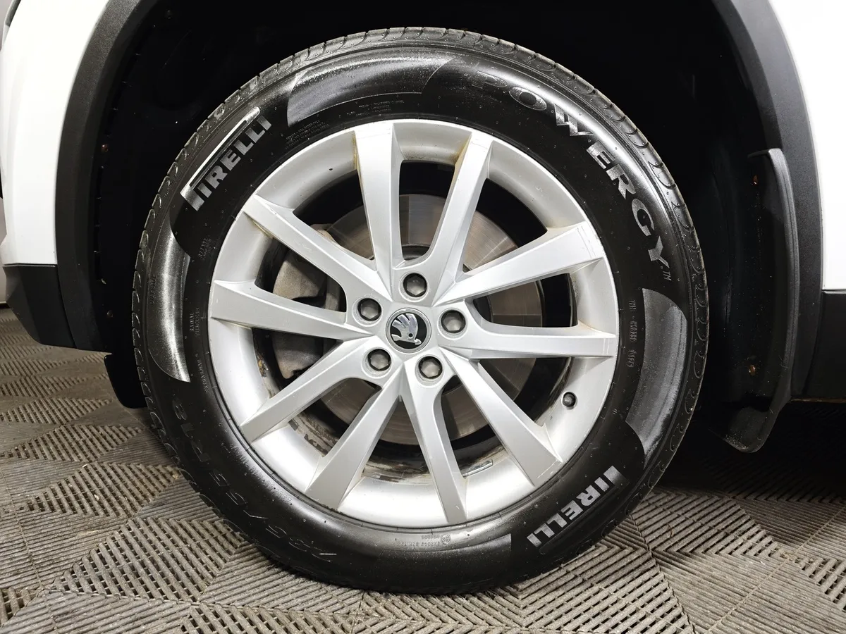Skoda Kodiaq 2.0 TSI DSG 4X4 (180 л.с.) Белый в АВИЛОН. Слайд №9