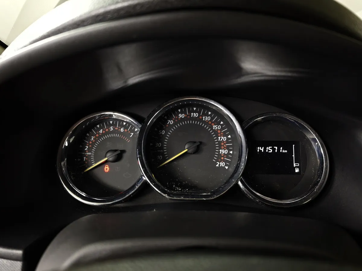 Renault Sandero 1.6 MT (113 л.с.) Stepway Drive Серый в АВИЛОН. Слайд №17