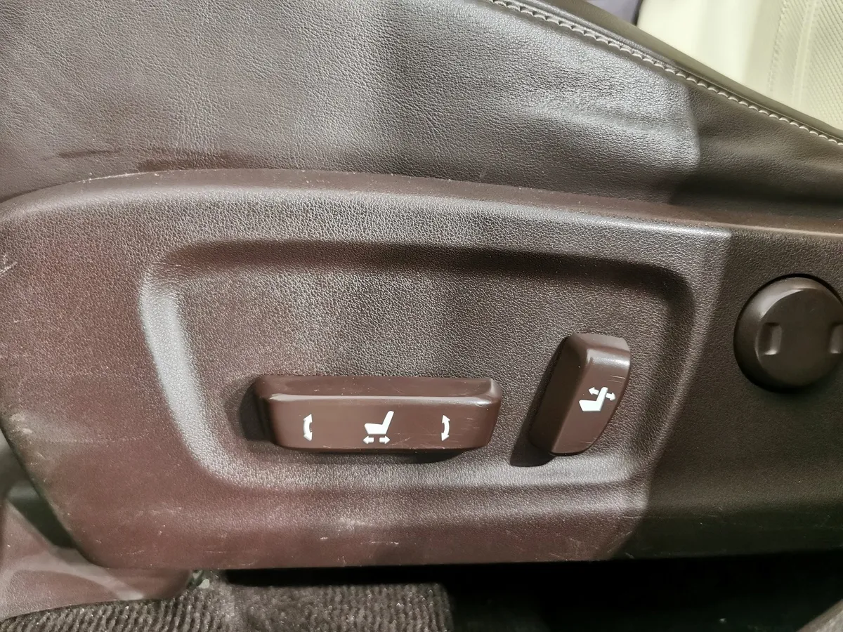 Lexus RX 350 AT AWD (300 л.с.) Executive Коричневый в АВИЛОН. Слайд №22