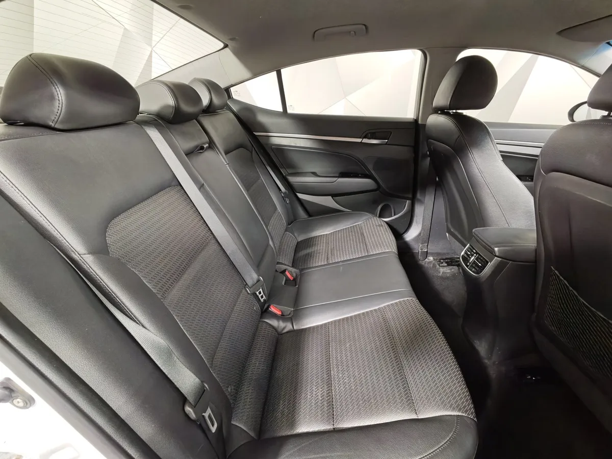 Hyundai Elantra 2.0 - 6AT (150 л.с.) Elegance + Style Белый в АВИЛОН. Слайд №16