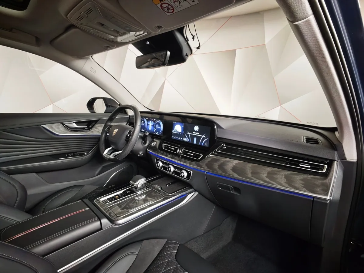 Hongqi HS5 2.0T AT 4WD (245 л.с.) Делюкс Коричневый в АВИЛОН. Слайд №13