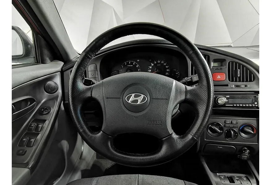 Hyundai Elantra 1.6 MT (105 л.с.) Красный в АВИЛОН. Слайд №13