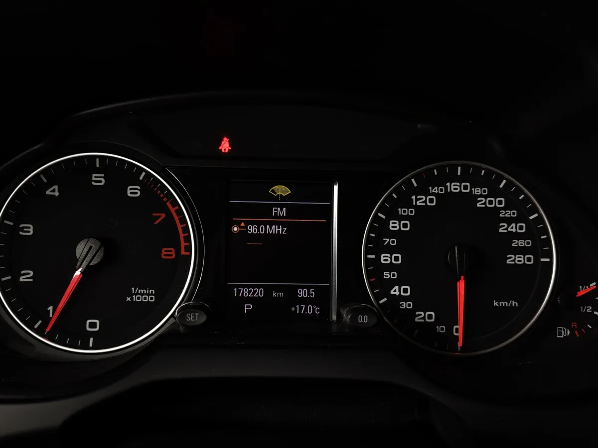 Audi Q5 2.0 TFSI tiptronic quattro (211 л.с.) Черный в АВИЛОН. Слайд №16