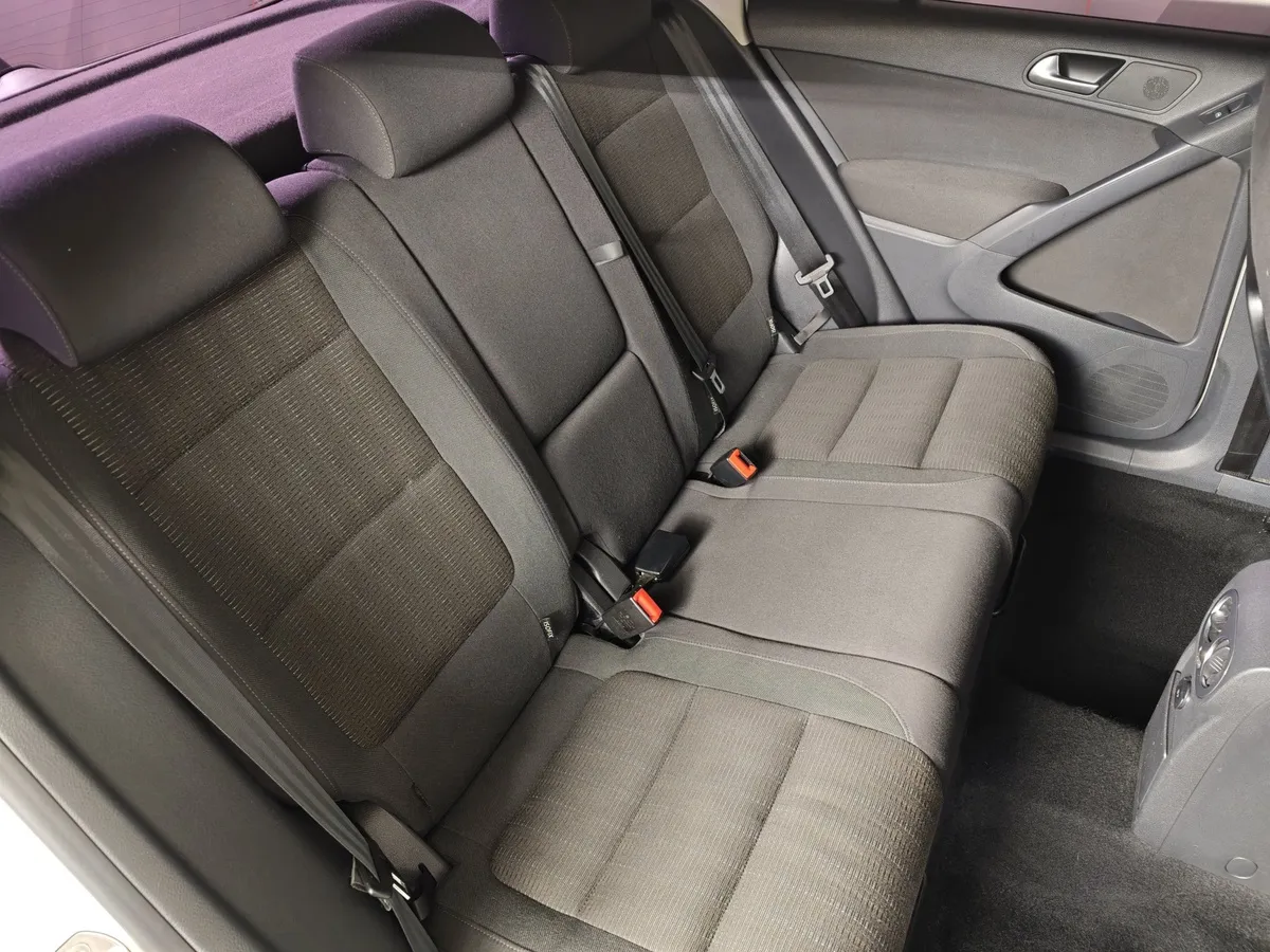 Volkswagen Tiguan 1.4 TSI BlueMotion DSG (150 л.с.) Белый в АВИЛОН. Слайд №16