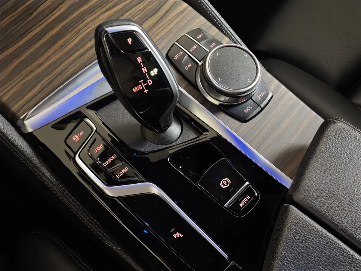 BMW 5 серия 520d xDrive Steptronic (190 л.с.) M Sport Черный в АВИЛОН. Слайд №16