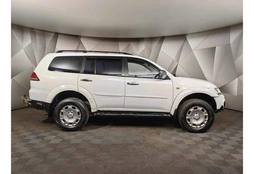 Mitsubishi Pajero Sport 2.5 DI-D AT AWD (178 л.с.) Белый в АВИЛОН. Слайд №6