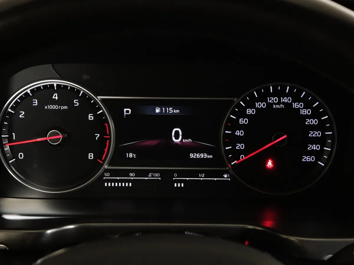 Kia Sorento 2.5 MPI 4WD AT (180 л.с.) Comfort Белый в АВИЛОН. Слайд №18