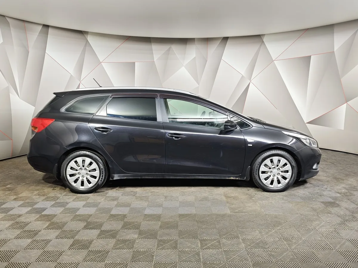 Kia Ceed 1.6 AT (130 л.с.) Luxe Черный в АВИЛОН. Слайд №6