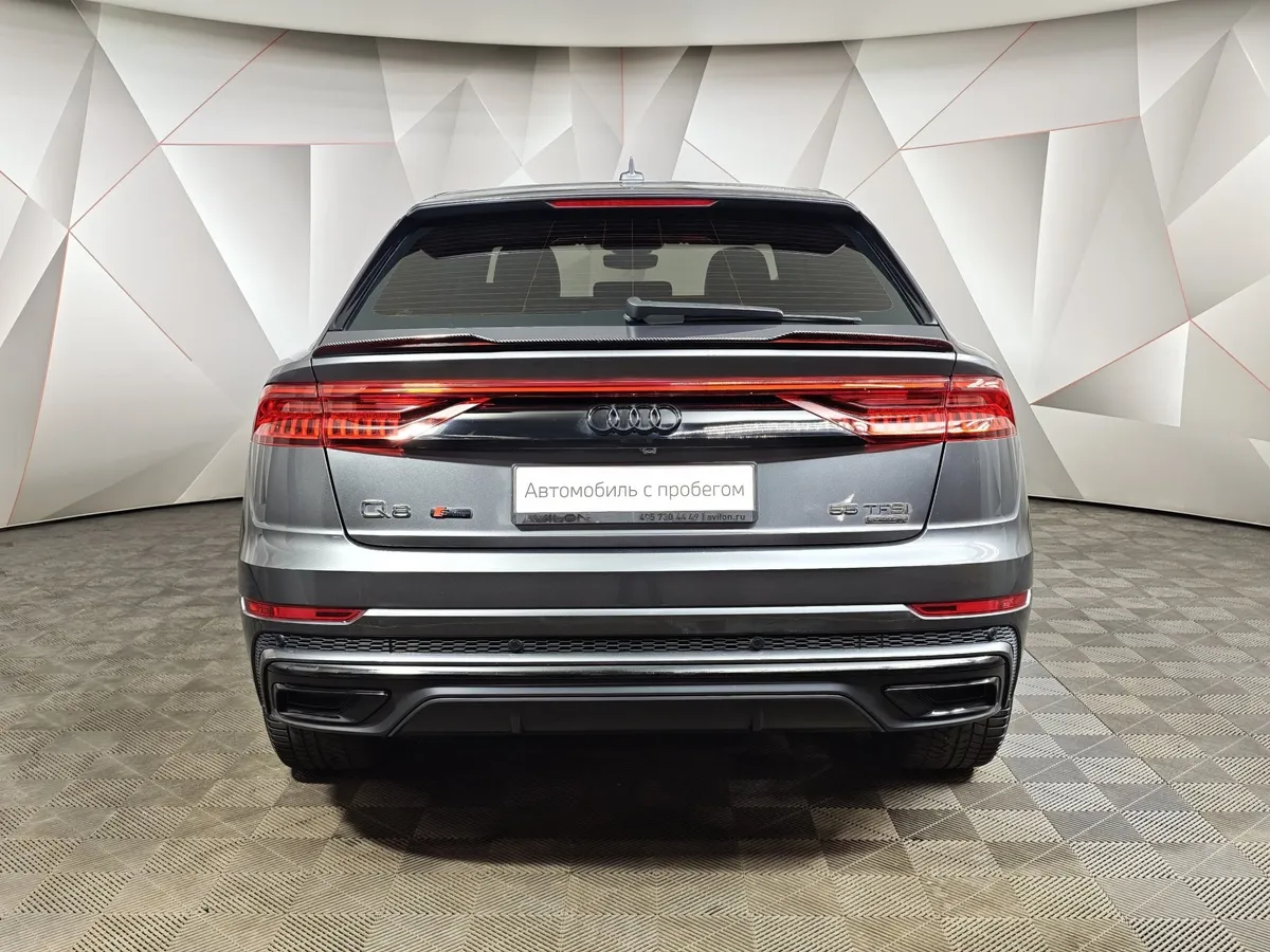 Audi Q8 55 TFSI Tiptronic quattro (340 л.с.) Серый в АВИЛОН. Слайд №8