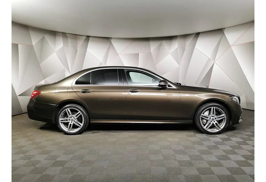 Mercedes-Benz E-Класс E 200 4MATIC 9G-TRONIC (184 л.с.) Sport Plus Коричневый в АВИЛОН. Слайд №6