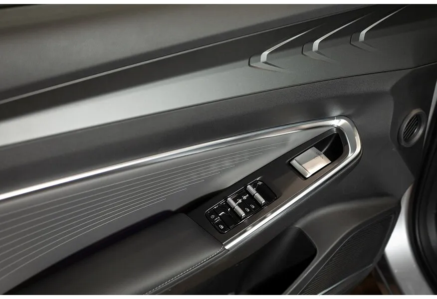 Geely Cityray 1.5T 7DCT 2WD (150 л.с.) Flagship Серебристый в АВИЛОН. Слайд №16