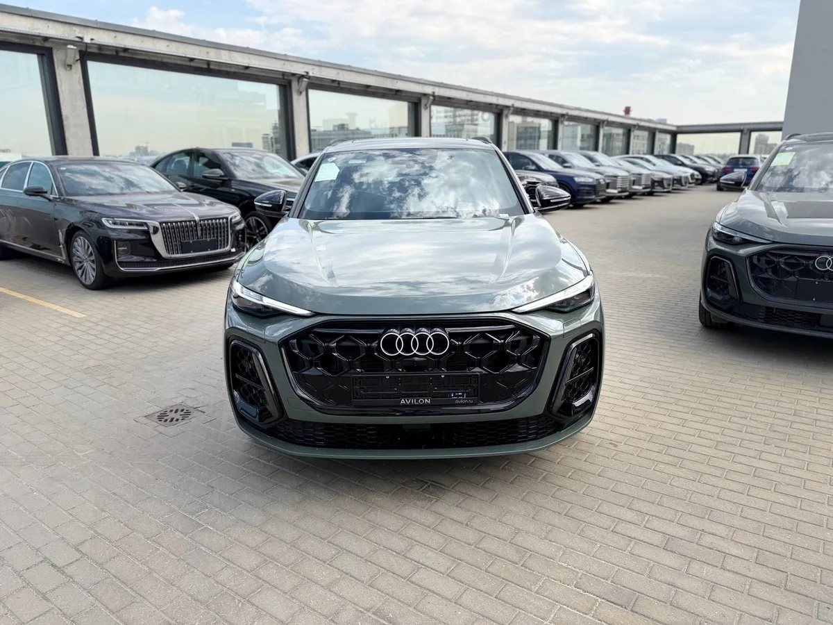 Audi Q5 L 2.0 40 TFSI S tronic quattro (204 л.с.) Зеленый в АВИЛОН. Слайд №3