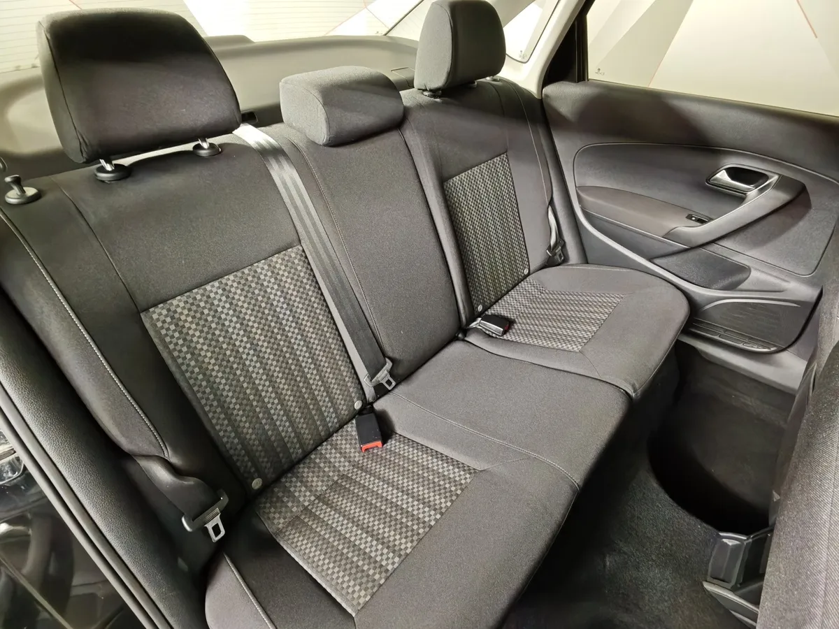 Volkswagen Polo 1.6 MPI AT (110 л.с.) Highline Черный в АВИЛОН. Слайд №17