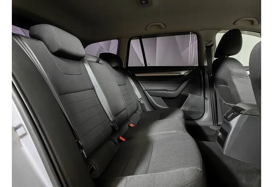 Skoda Octavia 1.8 TSI DSG 4x4 (180 л.с.) Elegance Серебристый в АВИЛОН. Слайд №16