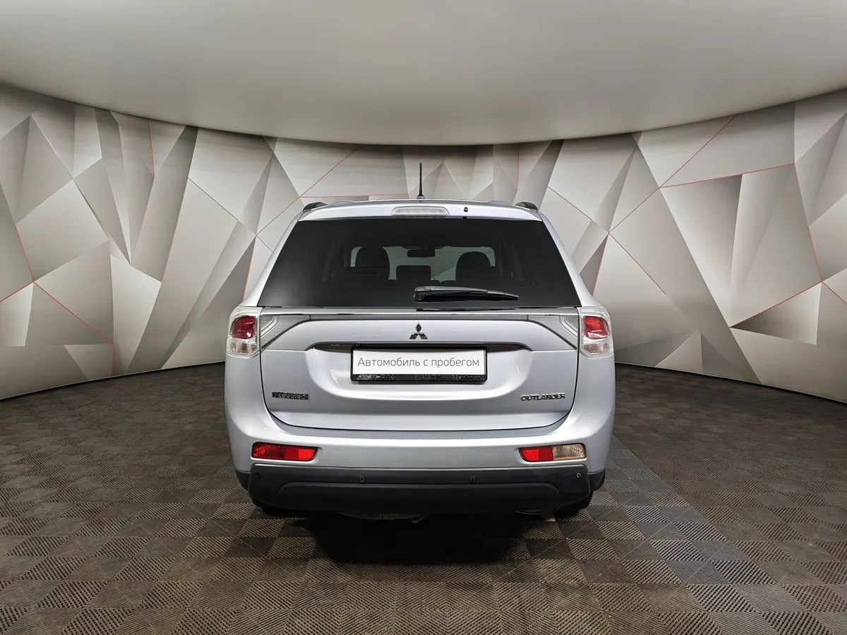 Mitsubishi Outlander 2.4 MIVEC CVT 4WD (167 л.с.) Ultimate Plus Серебристый в АВИЛОН. Слайд №8