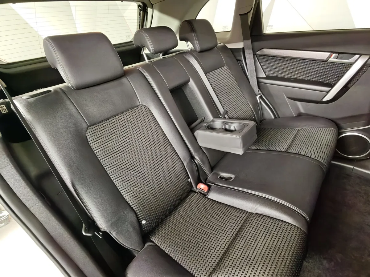 Chevrolet Captiva 2.4 AT (5 мест) (167 л.с.) LT Серебристый в АВИЛОН. Слайд №17