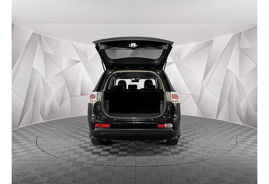 Mitsubishi Outlander 2.4 CVT 4WD (167 л.с.) Черный в АВИЛОН. Слайд №12