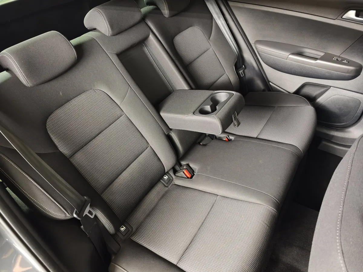 Kia Sportage 2.0 MPI AT 4WD (150 л.с.) Luxe Серый в АВИЛОН. Слайд №17