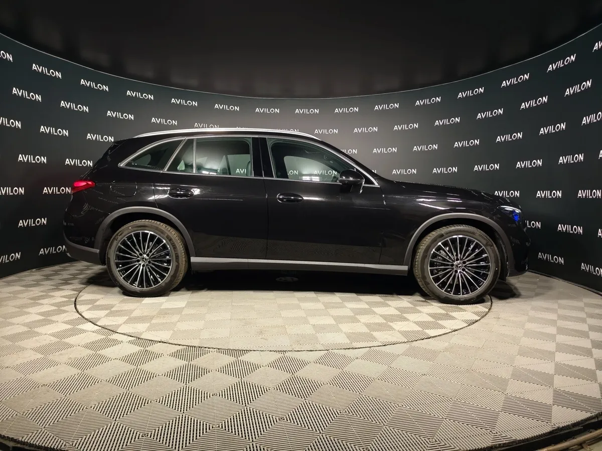 Mercedes-Benz GLC 300 4MATIC 9G-TRONIC (258 л.с.) Черный в АВИЛОН. Слайд №4