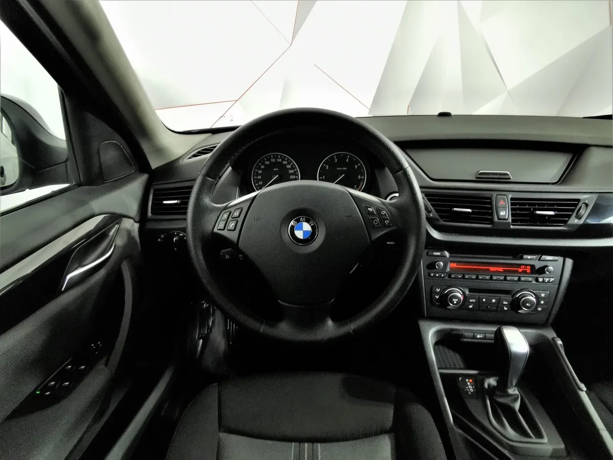BMW X1 sDrive18i AT (150 л.с.) Коричневый в АВИЛОН. Слайд №14