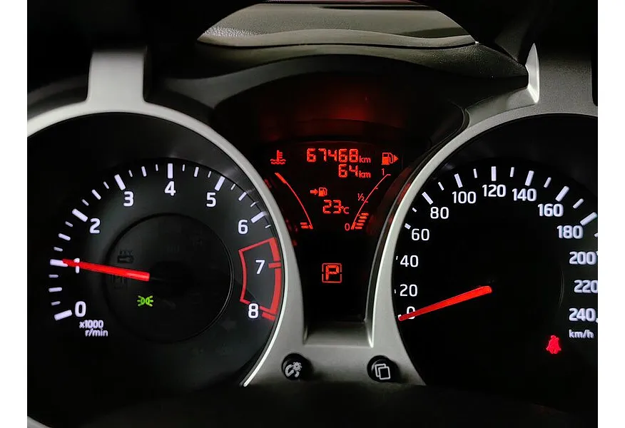 Nissan Juke 1.6 CVT (117 л.с.) Красный в АВИЛОН. Слайд №18