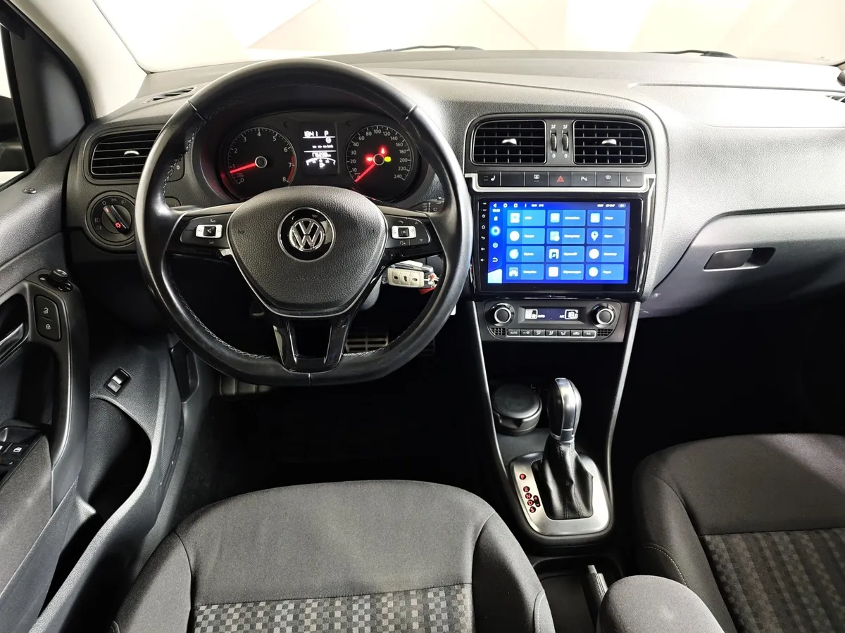 Volkswagen Polo 1.6 MPI AT (110 л.с.) Highline Черный в АВИЛОН. Слайд №20