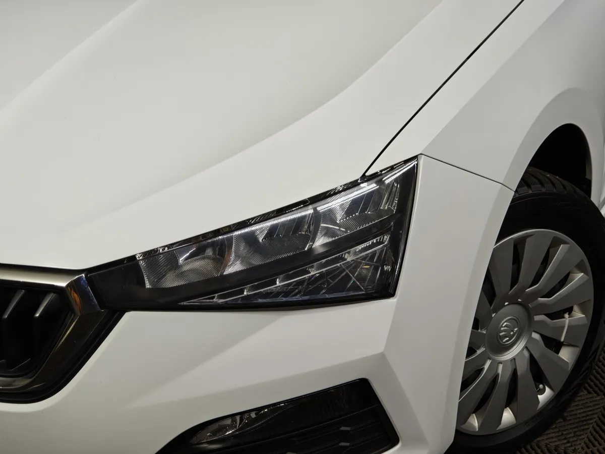 Skoda Rapid 1.6 AT (110 л.с.) Белый в АВИЛОН. Слайд №10