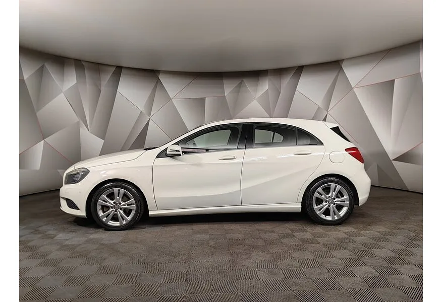 Mercedes-Benz A-Класс 180 7G-DCT (122 л.с.) Белый в АВИЛОН. Слайд №5