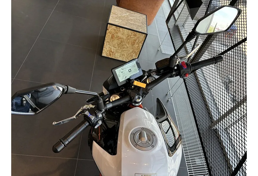 LIVE. Слайд №8