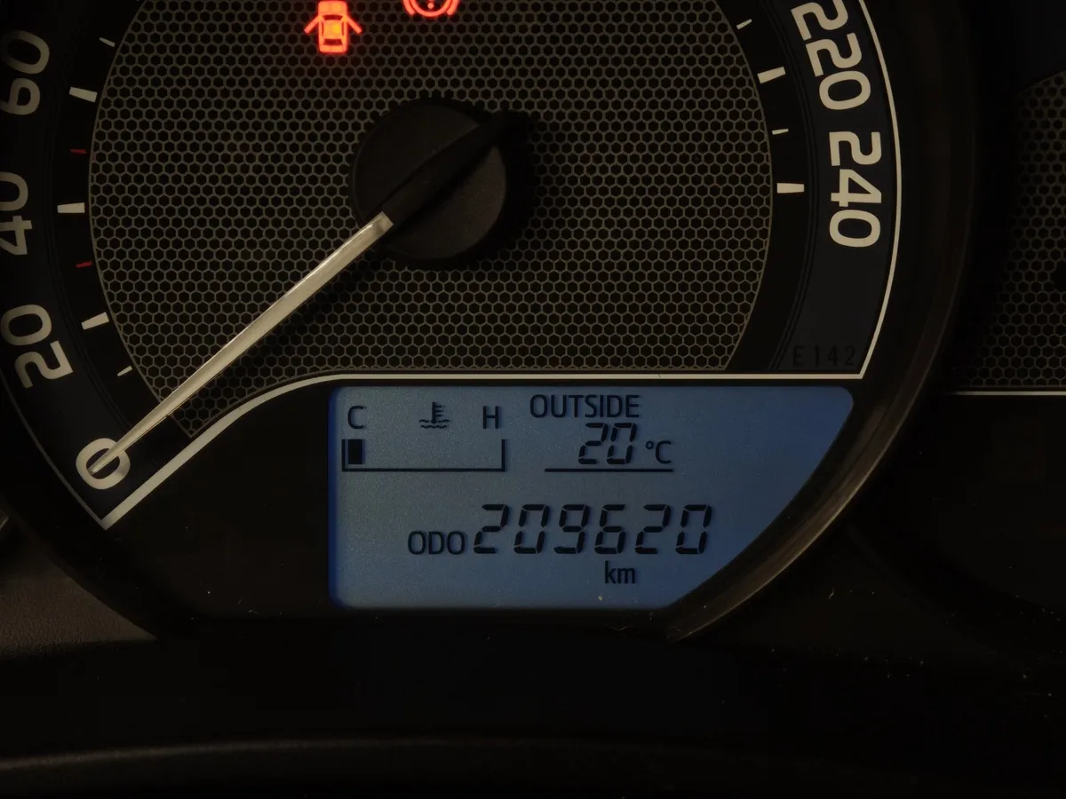 Toyota Corolla 1.6 MT (122 л.с.) Серый в АВИЛОН. Слайд №17