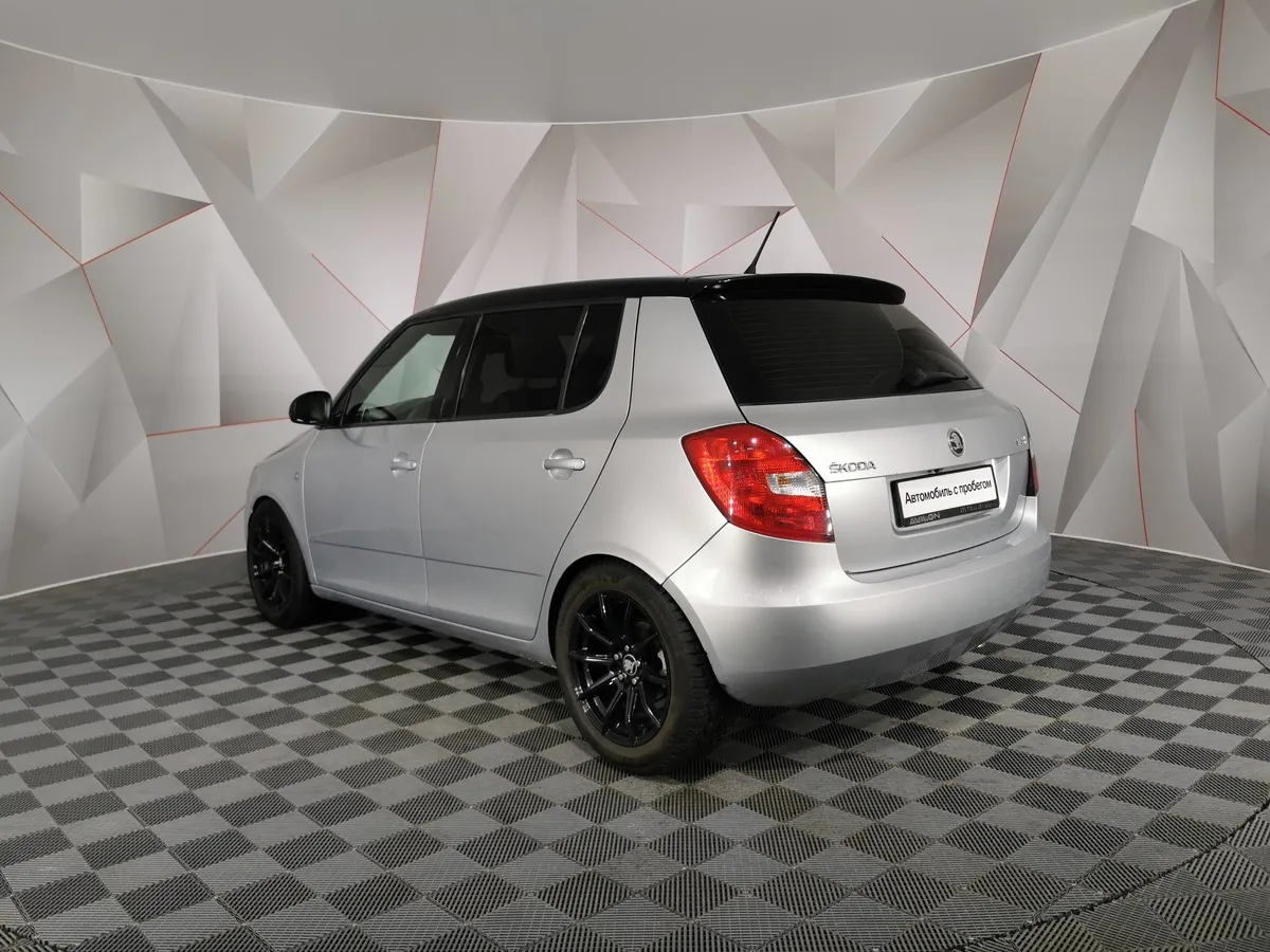 Skoda Fabia 1.6 AT (105 л.с.) Серебристый в АВИЛОН. Слайд №4